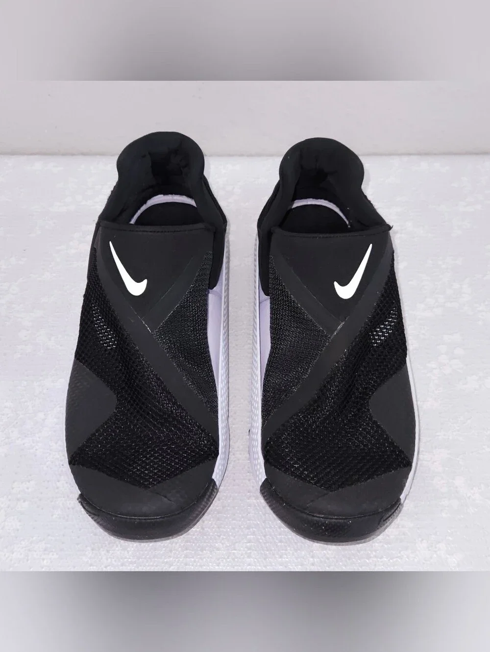 NIKE GO FlyEase Sneakers US 8 Black White Easy On Athletic Shoes